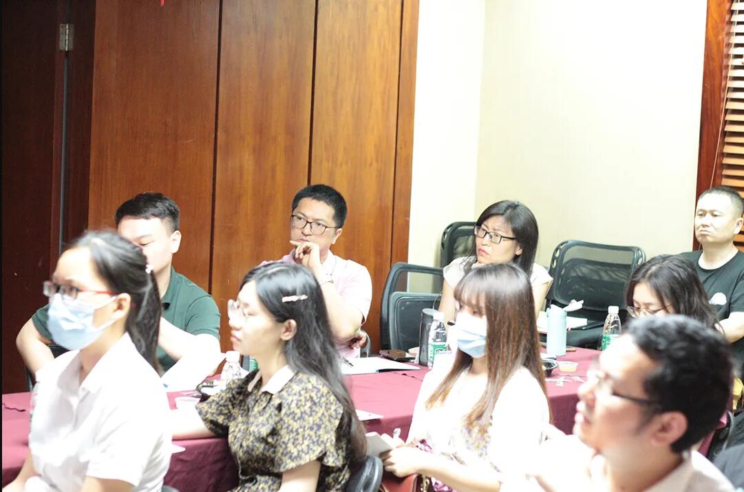 “兩會政策對企業(yè)利弊的分析”沙龍圓滿結(jié)束 “兩會政策對企業(yè)利弊的分析”沙龍圓滿結(jié)束