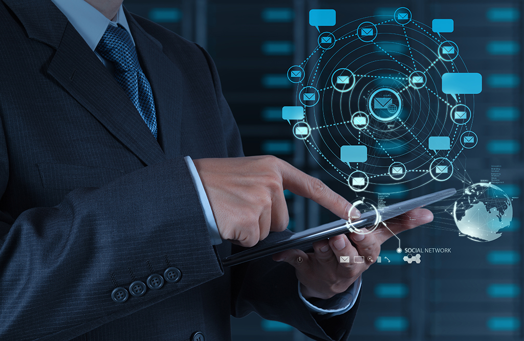 千庫網(wǎng)_科技商人使用平板電腦顯示互聯(lián)網(wǎng)和社會網(wǎng)絡(luò)_攝影圖編號291966 千庫網(wǎng)_科技商人使用平板電腦顯示互聯(lián)網(wǎng)和社會網(wǎng)絡(luò)_攝影圖編號291966