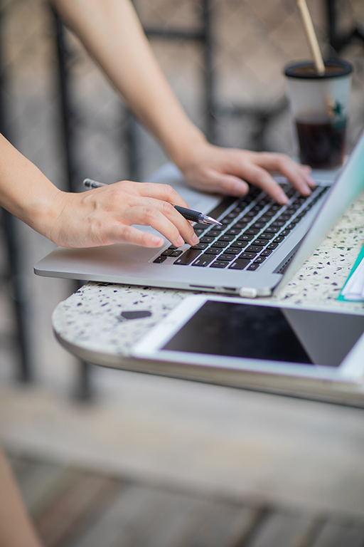 香港公司在大陸開展業(yè)務(wù)，所需要符合那幾種情況