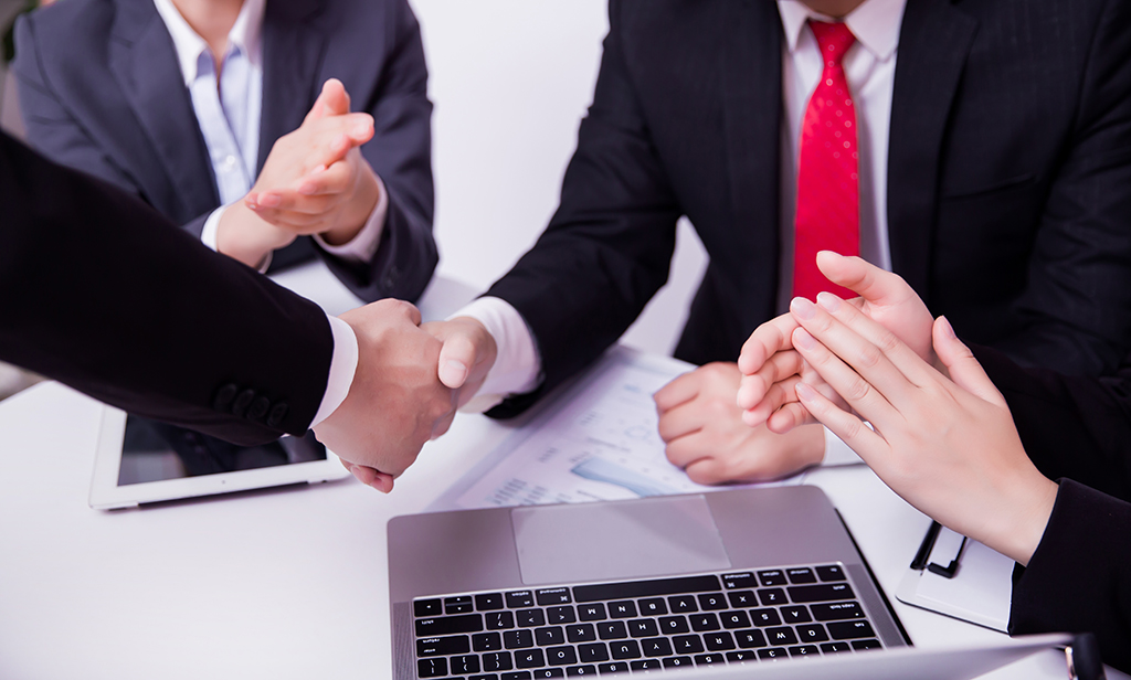 千庫網(wǎng)_手勢(shì)商務(wù)辦公合作共贏攝影圖配圖_攝影圖編號(hào)216138 千庫網(wǎng)_手勢(shì)商務(wù)辦公合作共贏攝影圖配圖_攝影圖編號(hào)216138